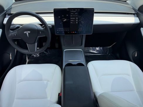 Used 2021 Tesla Model Y Long Range image 40