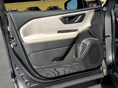 Certified 2025 Subaru Forester w/ Convenience Package #2 image 23