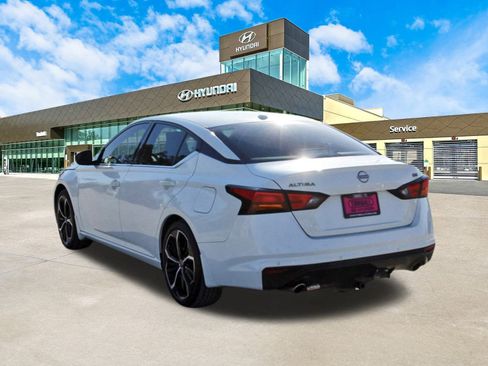 Used 2024 Nissan Altima 2.5 SR w/ SR Premium Package image 8