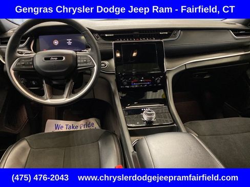 Certified 2025 Jeep Grand Cherokee Altitude AWD/4WD image 28