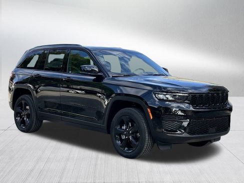 New 2024 Jeep Grand Cherokee Altitude image 2