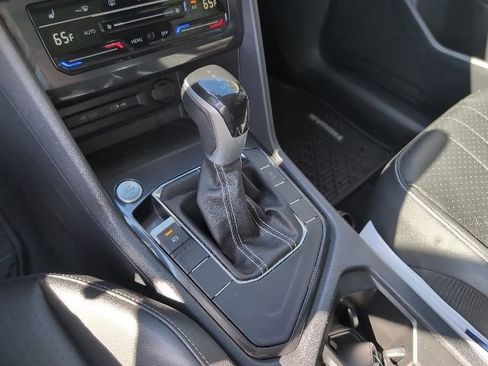 Used 2022 Volkswagen Tiguan SE image 22