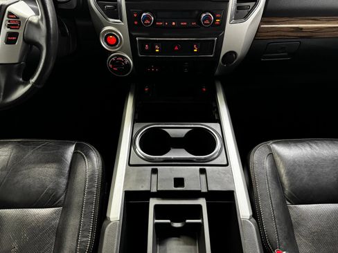 Used 2018 Nissan Titan SL w/ Chrome Package AWD/4WD image 19