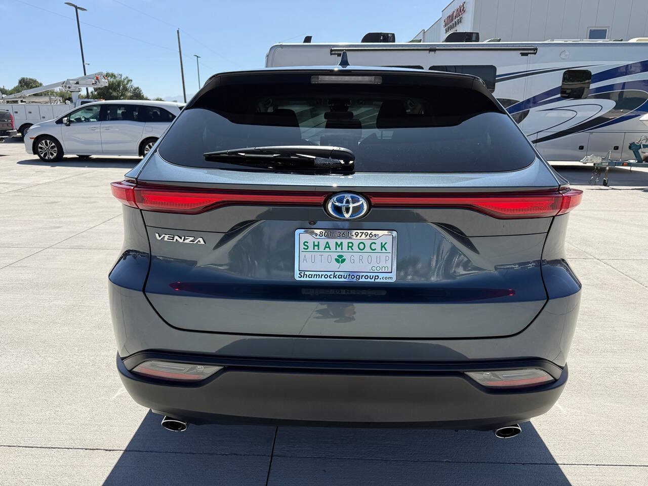 Used 2024 Toyota Venza LE AWD/4WD image 4