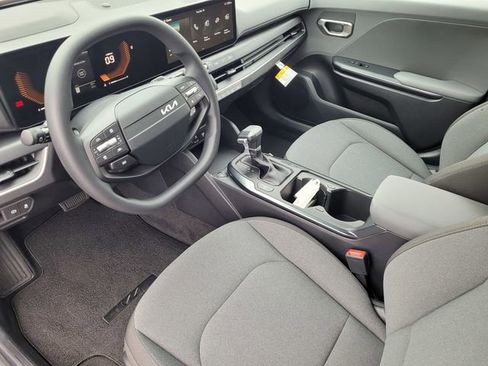 Used 2025 Kia K4 LXS image 8