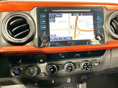 Used 2016 Toyota Tacoma TRD Off-Road w/ Towing Package image 12