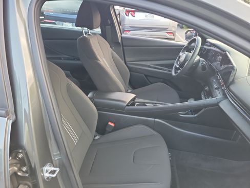 Certified 2025 Hyundai Elantra SEL FWD image 20