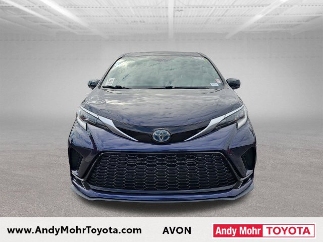 Used 2021 Toyota Sienna XSE FWD image 3