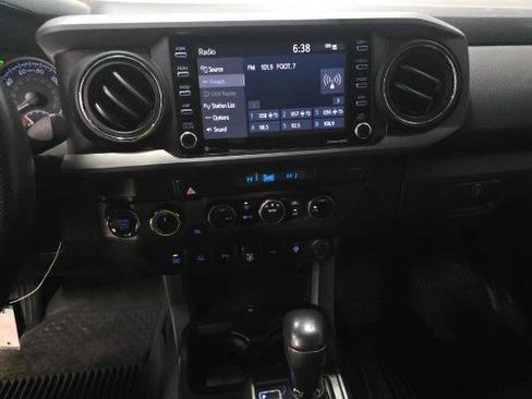 Used 2021 Toyota Tacoma TRD Off-Road w/ Technology Package image 9