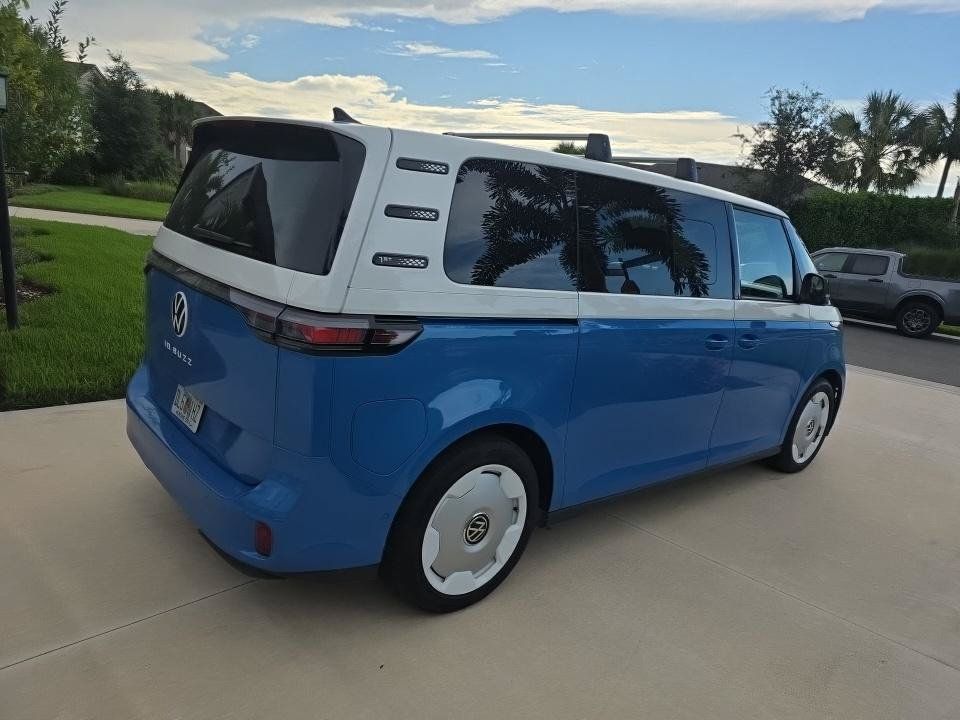 Used 2025 Volkswagen ID. Buzz 1st Edition RWD image 6