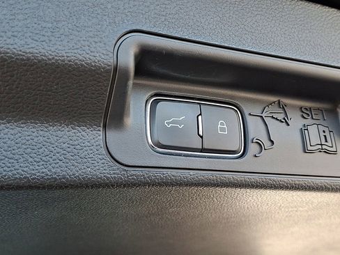 Used 2023 Ford Explorer XLT image 30