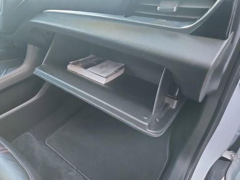 Used 2022 Chevrolet Traverse RS image 74