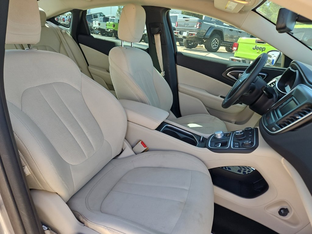 Used 2016 Chrysler 200 Limited FWD image 22