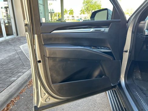 Used 2025 Cadillac Escalade ESV Premium Luxury w/ Touring Package image 51