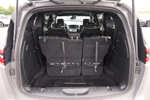 Used 2025 Chrysler Pacifica Limited FWD image 7