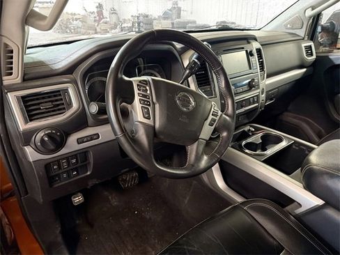 Used 2019 Nissan Titan XD image 8