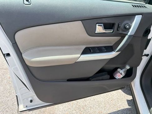 Used 2013 Ford Edge SEL FWD image 16