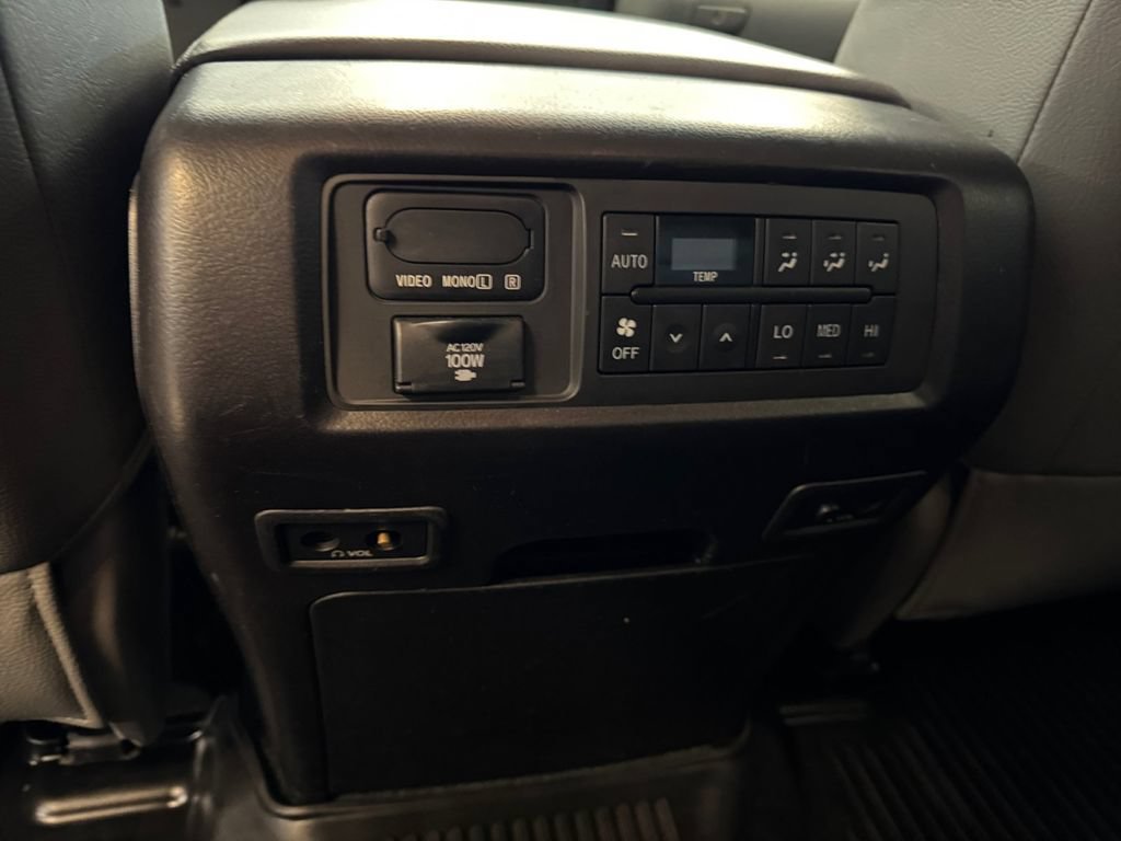 Used 2018 Toyota Sequoia Platinum AWD/4WD image 24