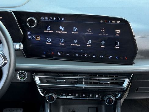 Used 2024 Chevrolet Traverse LT image 18