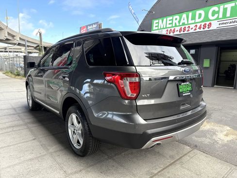 Used 2017 Ford Explorer XLT w/ Equipment Group 202A image 6