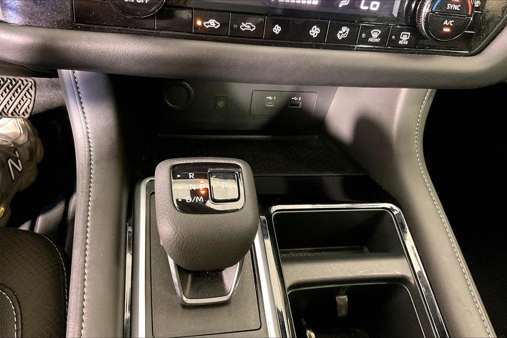 Used 2025 Nissan Pathfinder SL AWD/4WD image 27