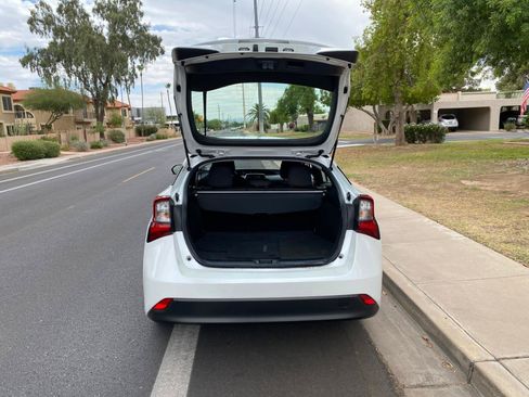 Used 2022 Toyota Prius LE FWD image 10