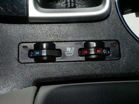 Used 2018 Toyota Highlander Limited AWD/4WD image 28
