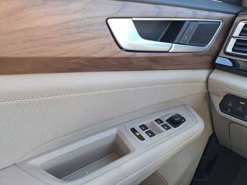 New 2026 Volkswagen Atlas SE image 18