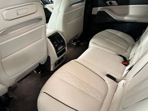 Used 2025 BMW X7 M60i image 4