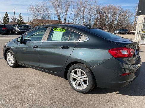 Used 2017 Chevrolet Cruze LT image 4