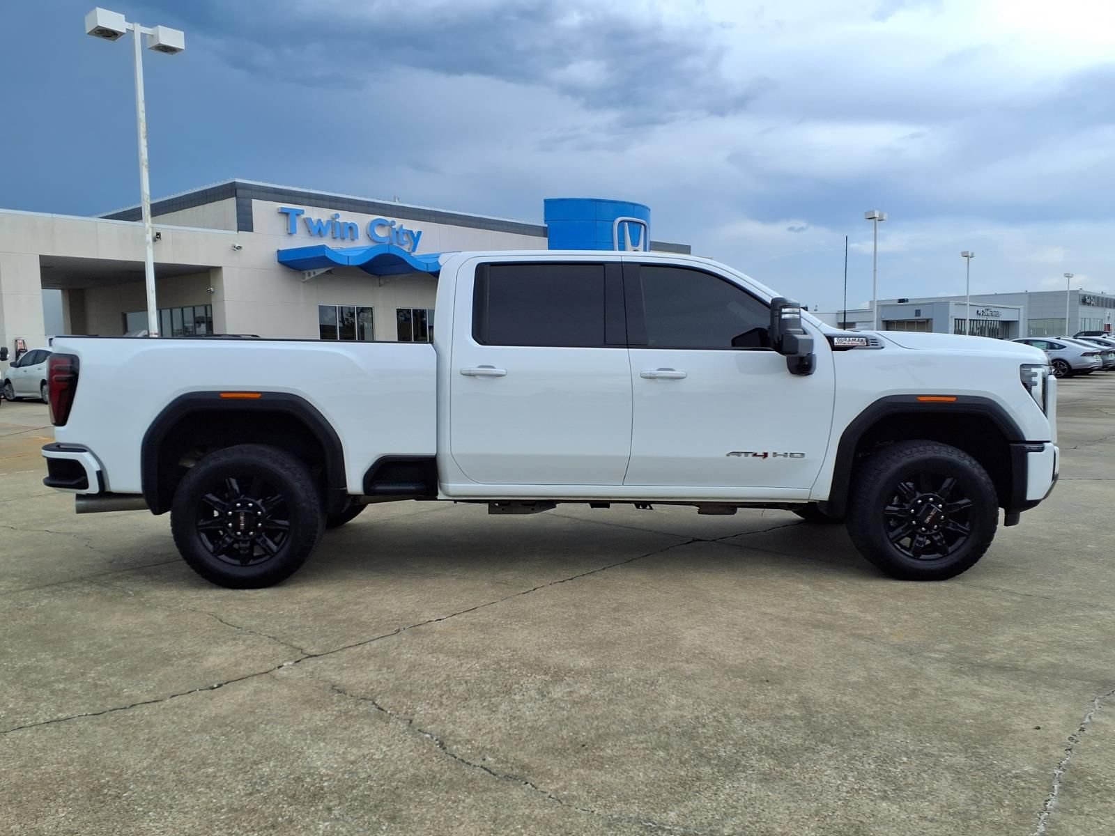 Used 2026 GMC Sierra 2500 AT4 AWD/4WD image 8