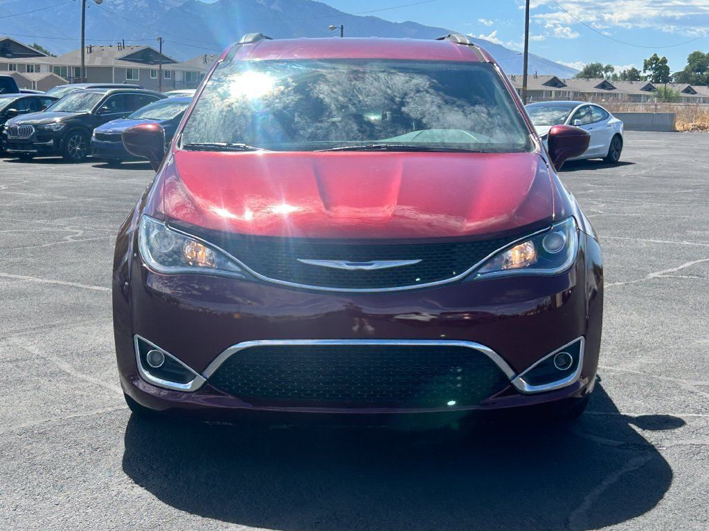 Used 2018 Chrysler Pacifica Touring-L FWD image 8