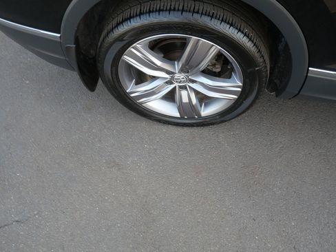 Used 2020 Volkswagen Tiguan SEL image 34