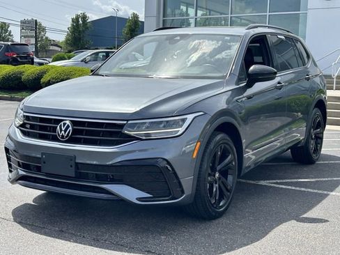 Certified 2023 Volkswagen Tiguan SE R-Line FWD image 3