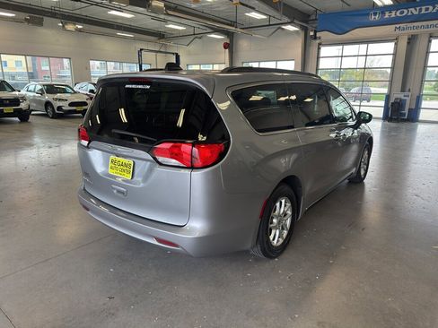 Used 2021 Chrysler Voyager Lxi image 5