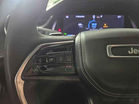 Certified 2023 Jeep Grand Cherokee L Overland w/ Luxury Tech Group IV image 17