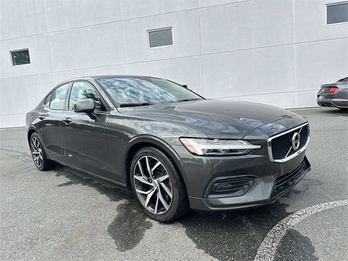 Used 2019 Volvo S60 T6 Momentum w/ Premium Package image 7