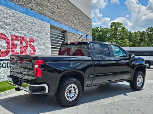 Used 2022 Chevrolet Silverado 1500 LT AWD/4WD image 7