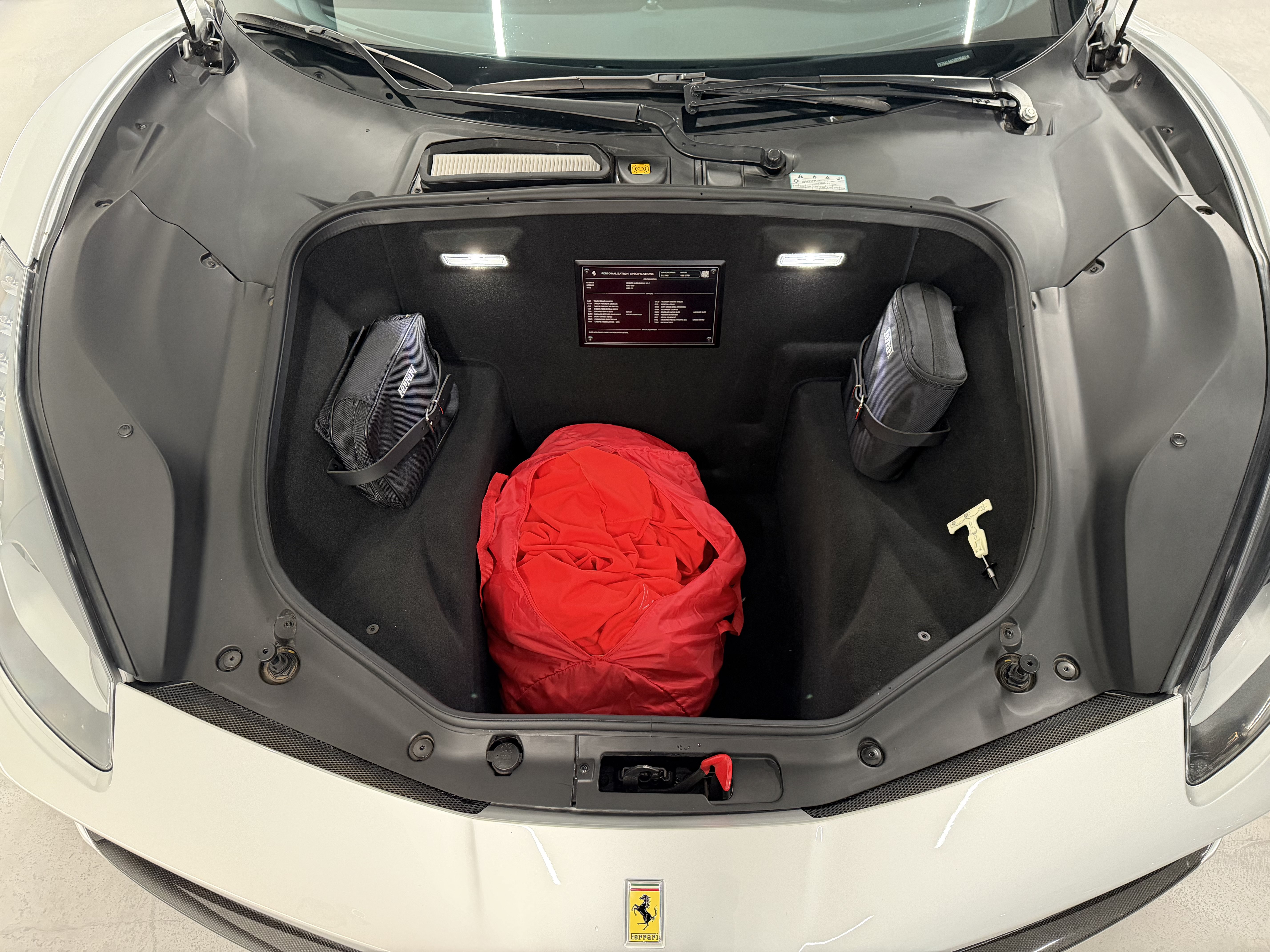 Used 2016 Ferrari 488 GTB RWD image 12