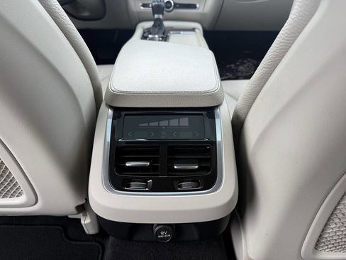 Used 2017 Volvo S90 T6 Momentum w/ Vision Package image 13