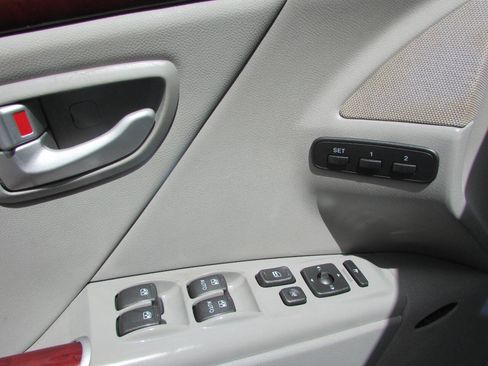 Used 2006 Hyundai Azera Limited image 24