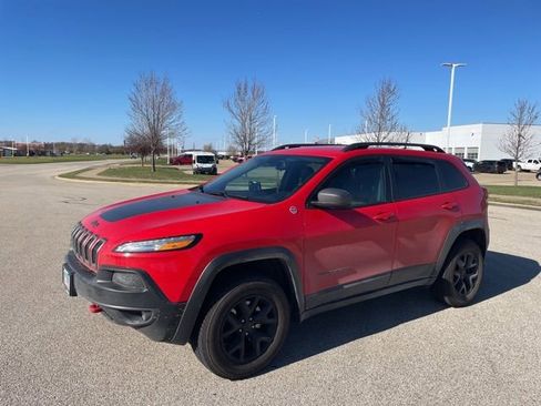 Used 2018 Jeep Cherokee Trailhawk w/ Cold Weather Group image 6
