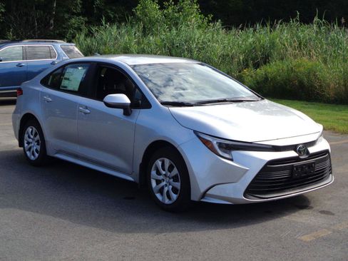 Used 2026 Toyota Corolla LE FWD image 3