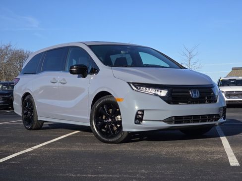Certified 2023 Honda Odyssey Sport image 2