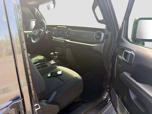 Used 2022 Jeep Wrangler Unlimited Sahara w/ Cold Weather Group AWD/4WD image 13