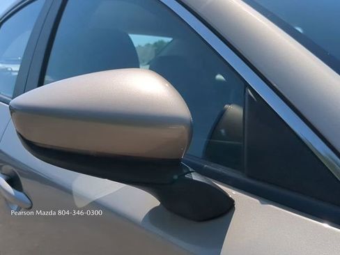 Used 2022 MAZDA MAZDA3 s FWD image 12