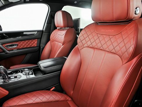 Used 2017 Bentley Bentayga AWD/4WD image 29