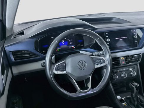 Used 2022 Volkswagen Taos SE w/ Panoramic Sunroof Package FWD image 18