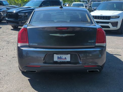 Used 2015 Chrysler 300 Limited w/ Driver Convenience Group RWD image 7