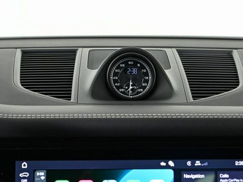 Used 2026 Porsche Macan image 16